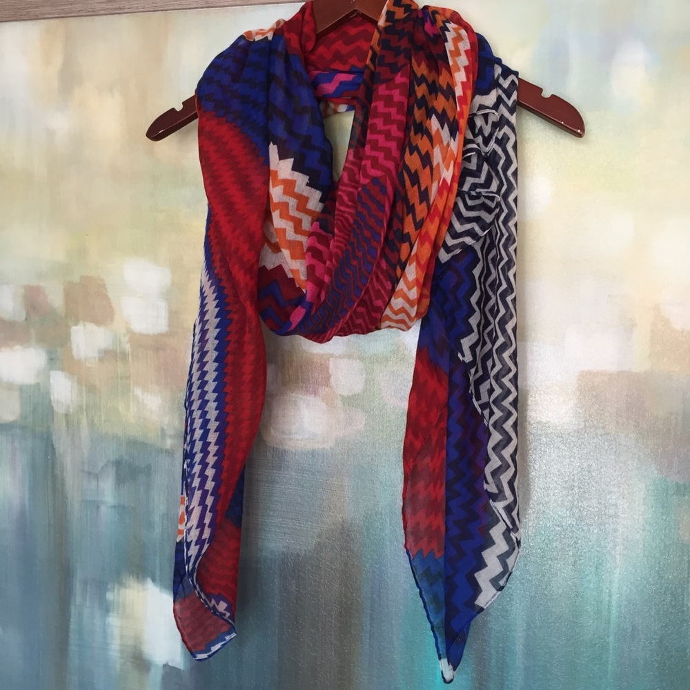 Italy Design Scarf - Picture 3 of 6